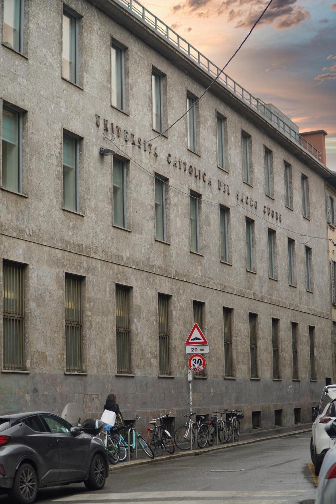 Sant'ambrogio Historic - In Front Of Cattolica Apartamento *
