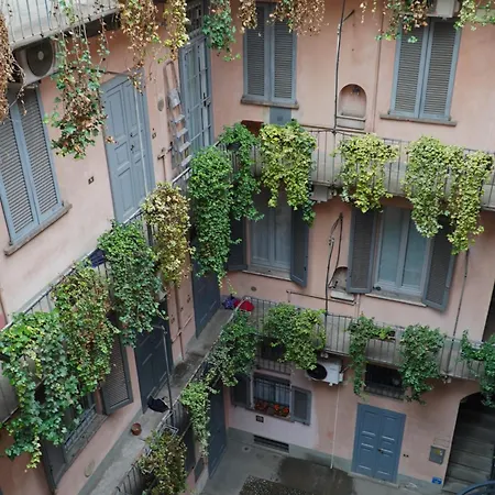 Sant'Ambrogio Historic Apartment - In Front Of Cattolica Milan Exterior photo